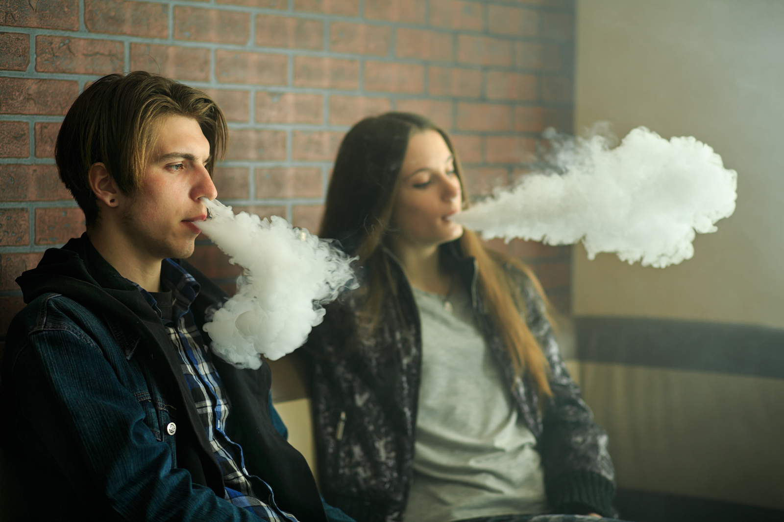 bigstock-Vape-Teenagers-Young-Cute-Gir